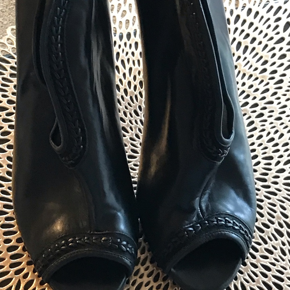 *SOLD* Vince Camuto black leather peep toe booties